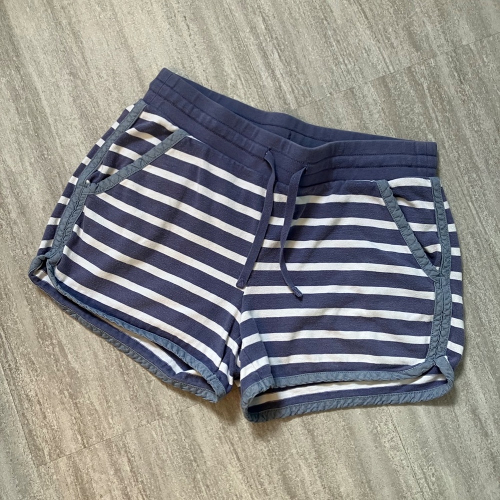 GAP pull on striped shorts